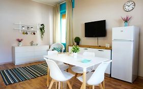Villa Aurelia -Seafront Apartment With Patio