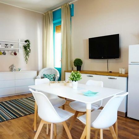 Villa Aurelia -Seafront Apartment With Patio Flumini di Quartu Exterior foto